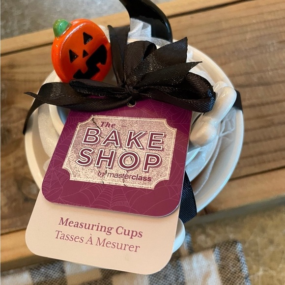 BAKESHOP HALLOWEEN MEASURING CUPS
CERAMIC BRAND NEW - Picture 2 of 3